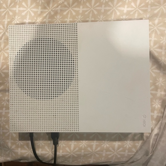 Xbox One S Console Bundle - Picture 10 of 12